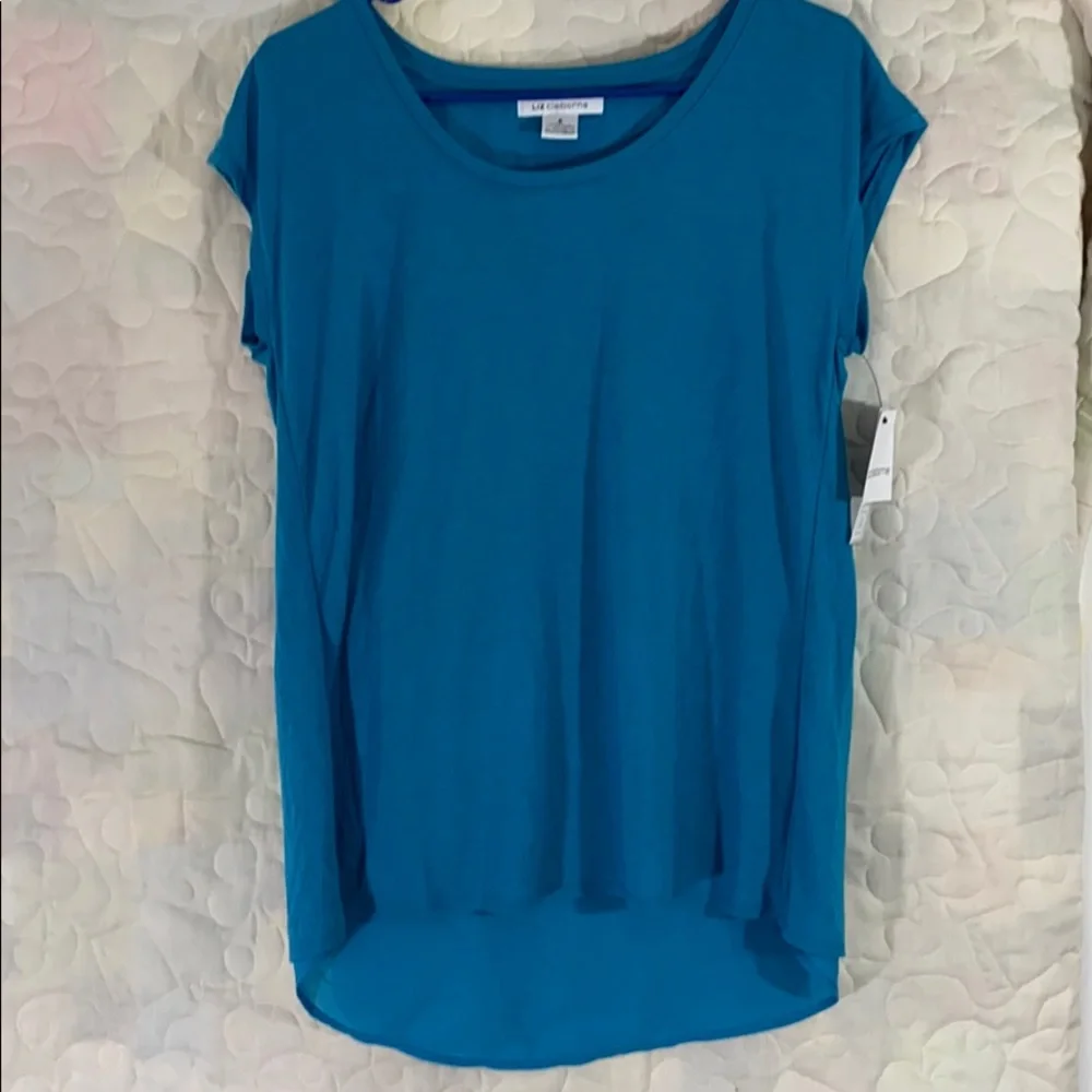 LIZ CLAIBORNE. NWT Women's top. Size S.